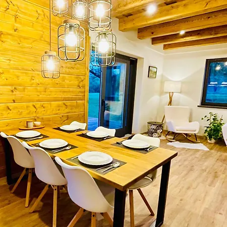 Na Samote V Raji 펜션