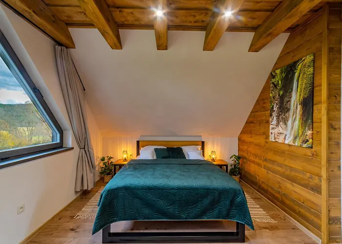 別荘 Na Samote V Raji